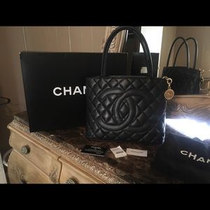 CHANEL Medallion black caviar leather tote